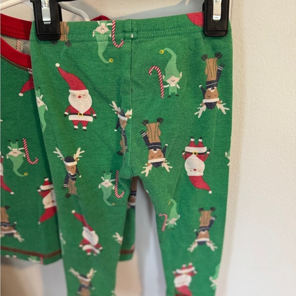 🎄 Carter’s Christmas Pajama Set 18M 🎄 - Picture 3 of 5